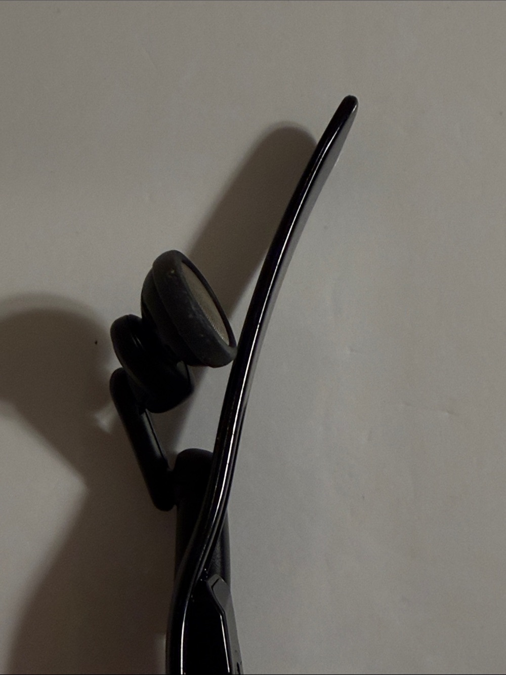 Oakley THUMP Earphones Sunglasses 2GB with Protective Storage Case. Singapore - Picture 6 of 16